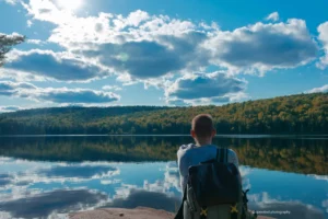 QuentinD photography sur un les bord d'un lac en mauricie, canada.